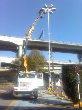 Gruas para Mantenimiento y Reparacion de Luminaria (Luces e Iluminaci�n), en Mexico DF, DISTRITO FEDERAL